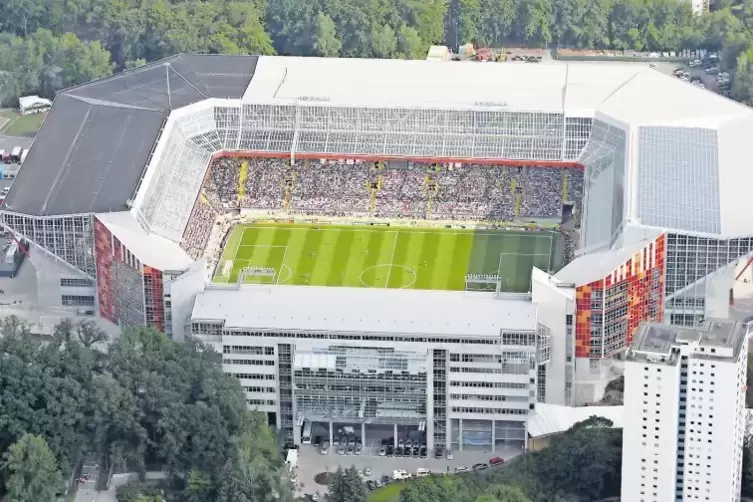 Wurde 2003 von der Stadt Kaiserslautern erworben: das Fritz-Walter-Stadion.