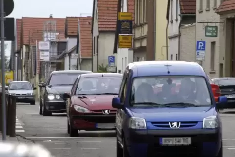 Durch Bobenheim-Roxheim fahren täglich rund 17.000 Fahrzeuge. Die Gemeinde fordert deshalb seit Langem eine Umgehungsstraße.  Ar