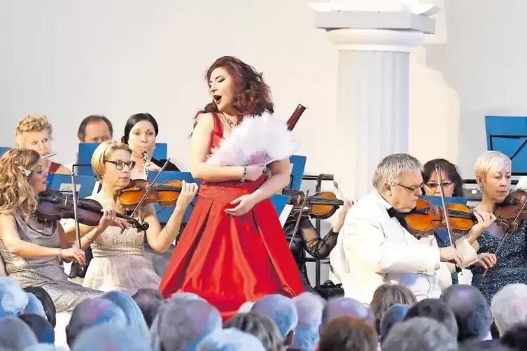 Bei dem Neujahrskonzert des Kulturvereins Wachenheim gefiel die Koloratursopranistin Maryna Zubko mit der neckisch-flirtenden Ar