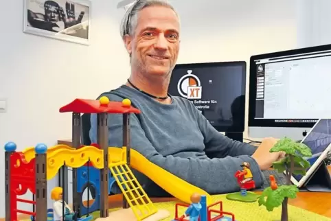 Seit 35 Jahren ist Gernot Fess in der EDV-Branche. Derzeit gilt seine Aufmerksamkeit der Software Zeitpad, deren Entwicklung meh