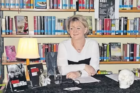 Kirsten Sawatzki ist in Birkenheide aufgewachsen, ihre Krimis spielen in der Region.
