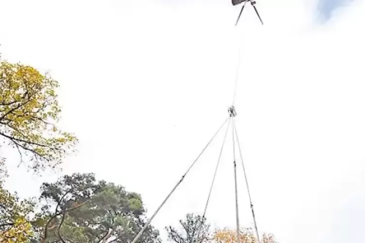 Die 2009 sanierte und per Helikopter in den Haardter Bergpark relozierte Eisenbetonbrücke ist Thema beim ersten Mittwochstreff.