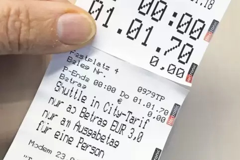 „Shuttle in City-Tarif“: Diesen Aufdruck enthalten die Parktickets auf dem Festplatz. Wer den Beleg abtrennt, darf bis zum Bahnh