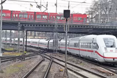 Dreimal pro Tag fährt ein ICE 4 (Foto) planmäßig ab Mannheim nach Hamburg. Der Zug hat mit 830 Sitzplätzen mehr Kapazität als ei