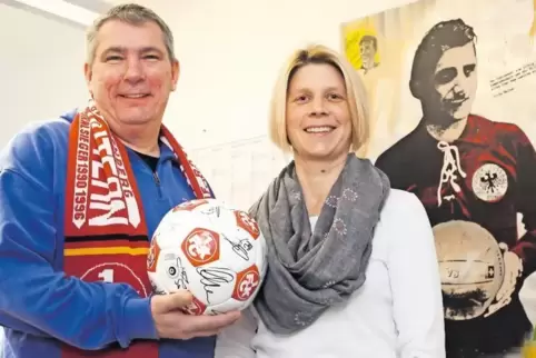 Treue FCK-Fans – in guten wie in schlechten Zeiten: Holger und Andrea Wind.