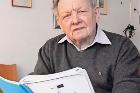 Fritz Knurr hat 40 Felsen im Wasgau mit Gipfelbüchern bestückt.