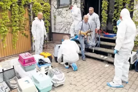 Nach der Razzia im April in Häusern der Tierärztin in Bornheim wurde ihr verboten, Tiere zu halten. Hält sie sich daran?