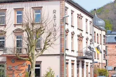 Etwa 500.000 Euro müssen in diesem Jahr noch in die Sanierung des Rathauskellers gesteckt werden. Ein weiteres Verwaltungsgebäud