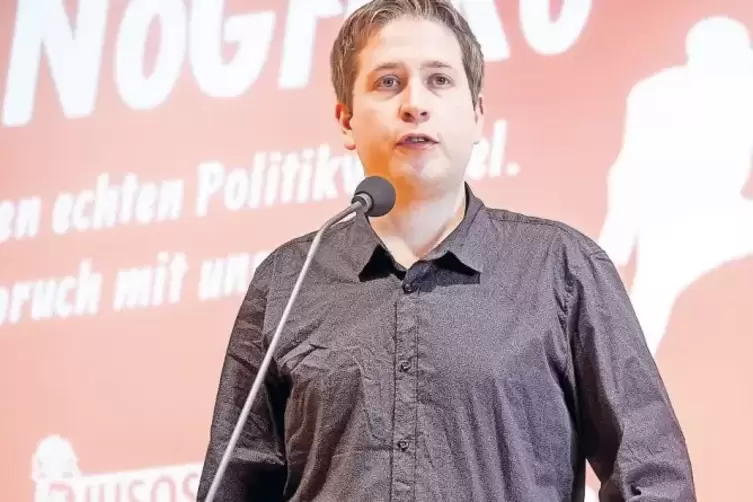 Kevin K&uuml;hnert (28) gilt als Gewinner des Sonderparteitags, bei dem sich die SPD mit knapper Mehrheit f&uuml;r die Aufnahme von Koalit
