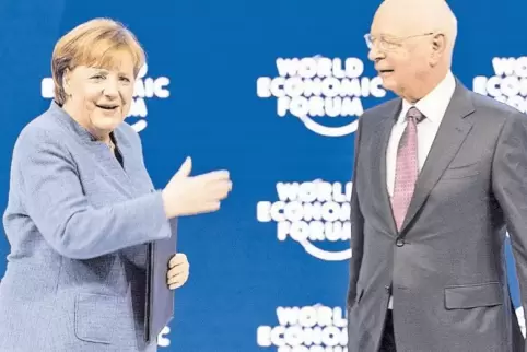 Locker, besonnen: Merkel mit WEF-Gründer Schwab.