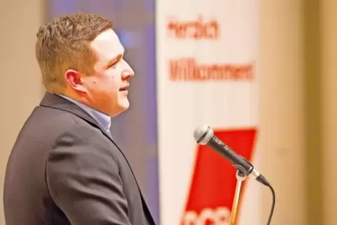 DGB-Regionalgeschäftsführer Marcel Divivier-Schulz erinnerte bei seiner Begrüßung an die bevorstehenden Betriebsratswahlen und d
