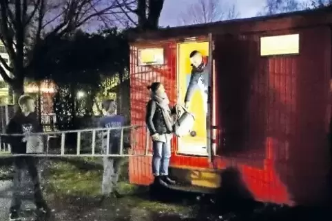 Der neue Bauwagen ist ein knallroter Blickfang.