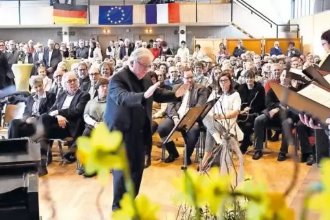 Harmonischer Auftakt: Die Frauen und Männer vom MGV eröffnen den Neujahrsempfang der Stadt Wachenheim.
