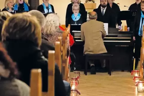 Präsentierte sich in stimmungsvoller Atmosphäre: der Börrstadter Chor „Good News“ in der protestantischen Kirche Rockenhausen.
