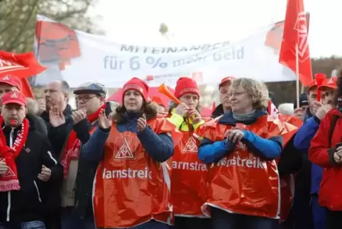 Die IG Metall macht Ernst und veranstaltet erstmals überhaupt ganztätige Warnstreiks. Foto: REUTERS