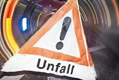 Gestern Abend wurden Rettungskräfte zu einem Unfall auf der Kreisstraße bei Kirchheim gerufen.