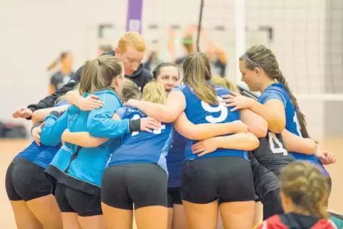 Sie stehen fest zusammen und sind erfolgreich: Die Volleyballerinnen der SG Kaiserslautern-Enkenbach.