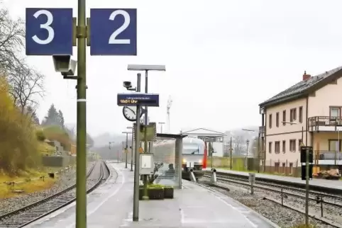 2,8 Millionen Euro sollen die Arbeiten an den Bahnsteigen kosten. Zudem werden zwei Park-&-Ride-Anlagen gebaut.