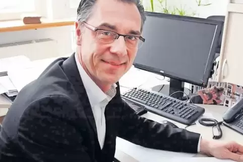 Auch in seinem neuen Beruf wird er viele Akten wälzen: Kreisbeigeordneter Christoph Buttweiler.