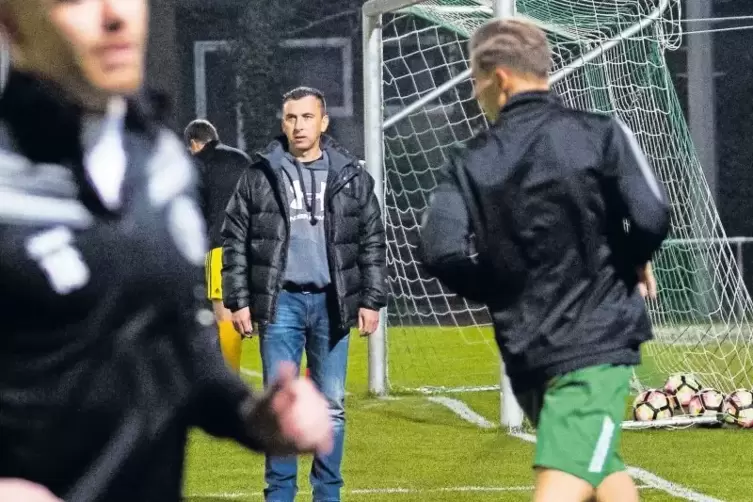 Die neuen Spieler im Blick: Alexander Schott soll Landesligist VfR Grünstadt zu einem erfolgreichen Saisonabschluss führen.