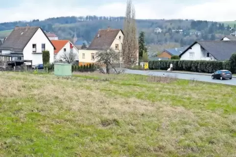 Auf dieser Fläche zwischen Rieschweiler und Höhmühlbach soll das gemeinsame Feuerwehrhaus nächstes Jahr gebaut werden.
