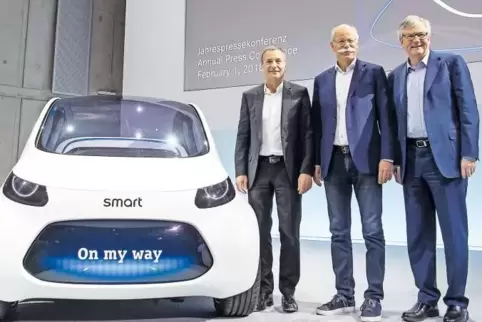 Krawattenloses Daimler-Führungs-Trio (von links): Finanzvorstand Bodo Uebber, Vorstandsvorsitzender Dieter Zetsche, der noch daz