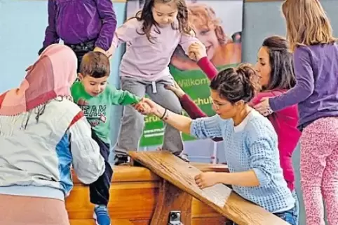 Bewegung ist Trumpf: Mutter-Kind-Turnen in Kita.