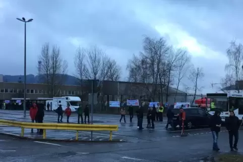 „Wir sind keine Gut-Wetter-Metaller“, sagt Alexander Ulrich, Zweiter Bevollmächtigter der IG Metall am Freitagmorgen im Schneere