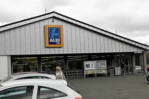 Nach nur 25 Jahren sind seine Tage gezählt: Der Aldi-Markt in Ixheim schließt am 8. Februar, wird danach abgerissen.  Foto: cps