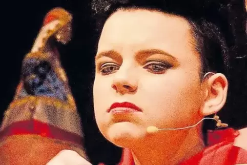 Die 17-jährige Alina Scherer ist die einzige Büttenrednerin des Altenglaner Carneval-Vereins und über die Kreisgrenzen hinaus ge