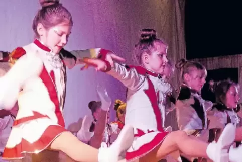 Ein traditioneller Gardetanz durfte natürlich nicht fehlen. Den zeigten die Lollipops vom Heimat- und Kulturverein Lauterecken.
