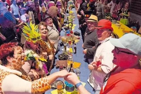 Bei den Schunkelrunden herrschte bei der Prunksitzung des TV Morlautern – „Zirkus“ war das Motto – am Samstag prächtige Stimmung
