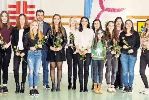 In der TV-Halle Waldmohr wurden die erfolgreichsten Sportlerinnen und Sportler ausgezeichnet (von links): Anne Zunkel (TV Ohmbac