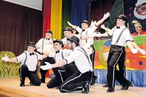 Landete einen Volltreffer: das Oberndorfer Männerballett mit ihrer Reminiszenz an die 1920er Jahre.