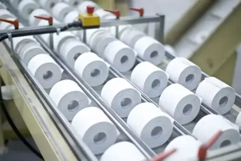 Im Mannheimer Essity-Werk wird unter anderem Toilettenpapier produziert. Foto: Essity/frei