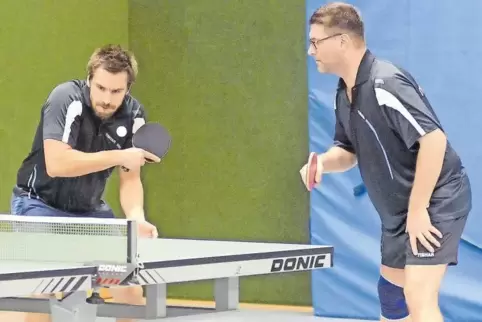 Da sah es für den TTC noch gut aus: Björn Böttger (links ) und Christian Müller gewinnen ihr Doppel.