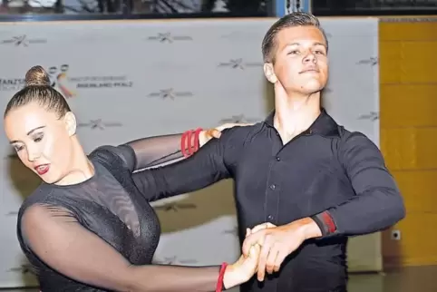 Landesmeister Jugend-C-Latein: Marcel Klonig und Clara Spadinger sind in der B-Klasse angekommen.