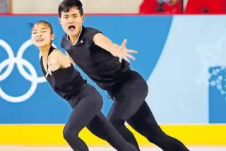 Training auf olymischem Eis im südkoreanischen Gangneung: die nordkoreanischen Paarläufer Tae Ok Ryom (links) und Ju Sik Kim.