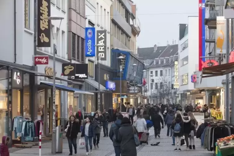 Die Fackelstraße bleibt die am meisten frequentierte Einkaufsstraße in der Innenstadt.  Foto: VIEW 