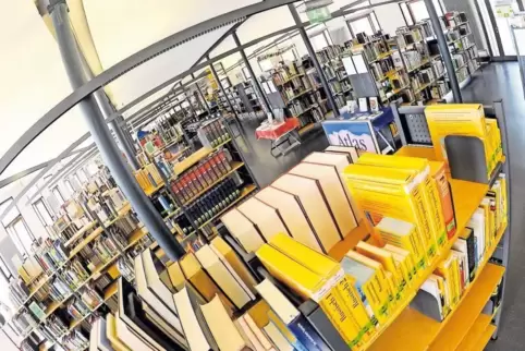 Die Kreis- und Stadtbücherei ist Veranstaltungsort und in einem ehemaligen industriellen Gebäudekomplex in Kusel untergebracht.