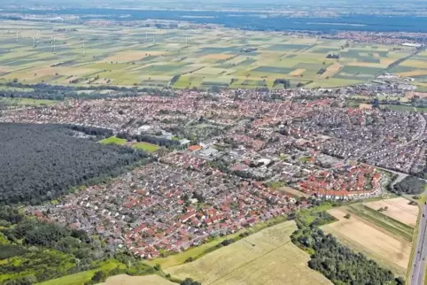 Hinter dem Kindergarten der Lebenshilfe mitten im Wald wird die „Villa Zauberwald“ gebaut.