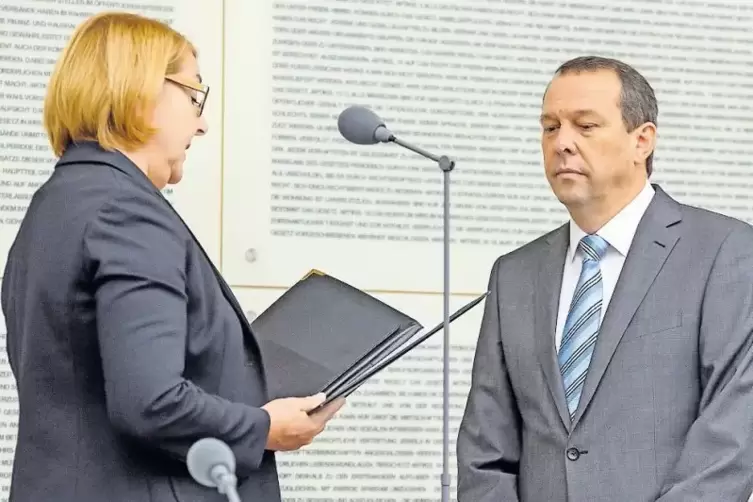 Seit Ende 2015 ist der CDU-Politiker Klaus Meiser (rechts) Präsident des saarländischen Landtages. Vize-Präsidentin Isolde Ries 