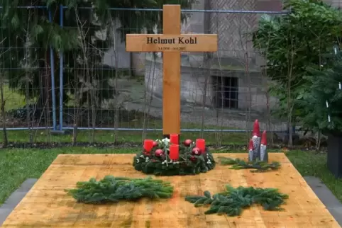 So sah die Grabstätte in Speyer kurz vor Weihnachten aus.  Foto: Lenz