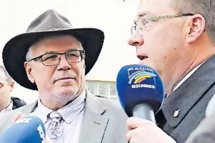 US-Generalkonsul James Herman (links) und B&uuml;rgermeister Thomas Jaworek im Januar in Kallstadt.