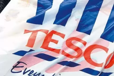 Vielen Briten ist der Lebensmittelhändler Tesco zu teuer.