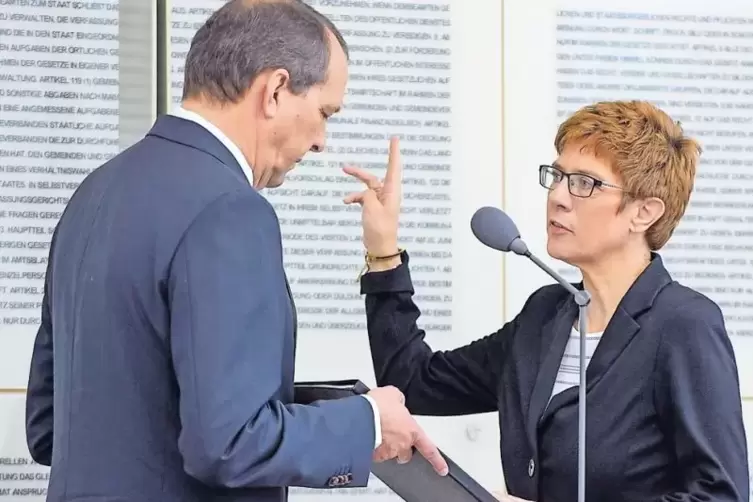 Als Landtagspräsident trug er hohe Verantwortung. Am 15. Mai 2017 vereidigte Klaus Meiser Annegret Kramp-Karrenbauer (CDU) als M