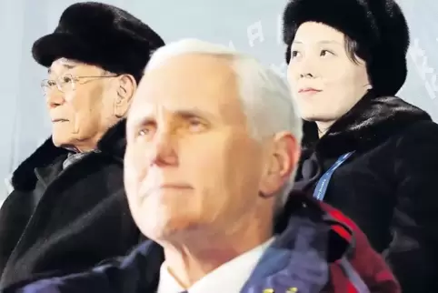 Wohl mit Bedacht hatten die südkoreanischen Gastgeber Kim-Schwester Kim Yo-jong (rechts) bei der Eröffnungsfeier in Pyeongchang 