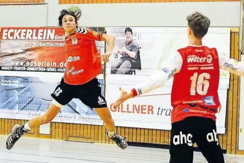 In Top-Form: Giona Dobrani (links) verzichtete wegen der Bedeutung des Spiels gegen Pforzheim auf den Ski-Urlaub und traf fünfma