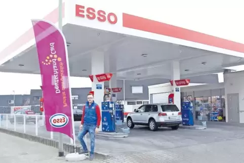 Modern und umwelttechnisch auf dem neuesten Stand: Die Esso-Tankstelle von Steffen Holz in der Speyerer Straße.