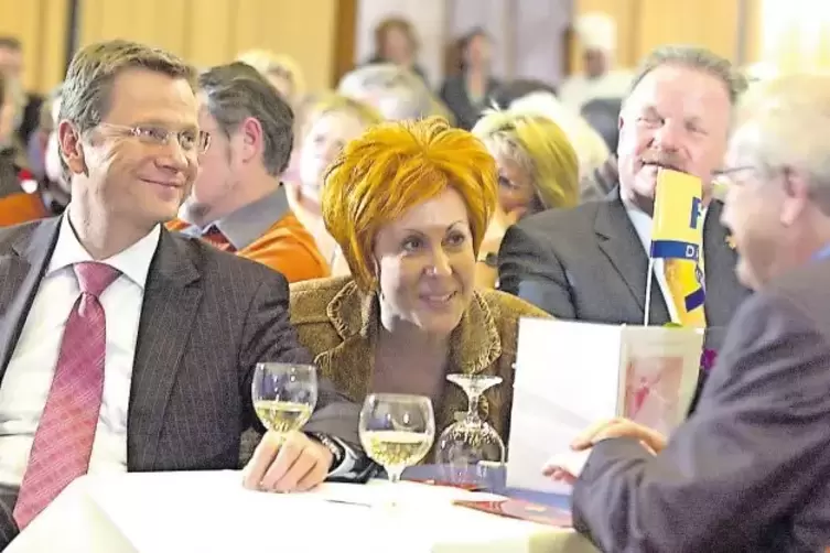Nahezu alle Partei-Granden hatte Heidi Langensiepen in Bad Dürkheim zu Gast: hier 2006 in der Salierhalle mit (von links) dem 20